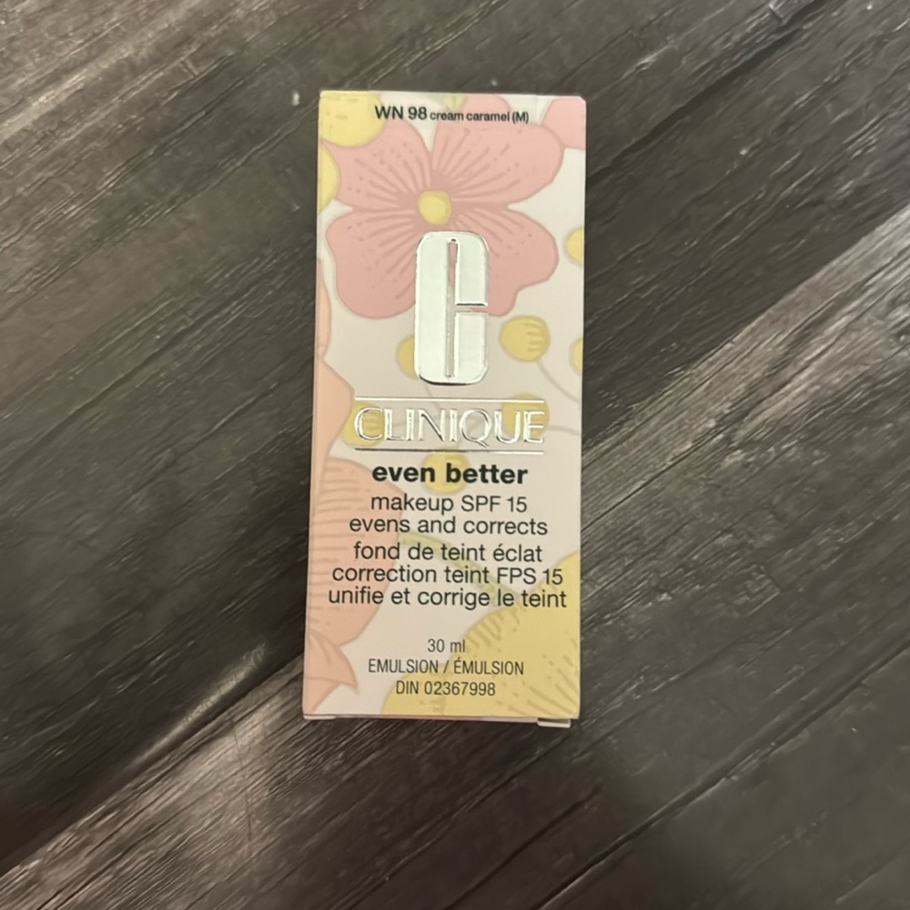 BNIB Clinique even better SPF15 foundation
